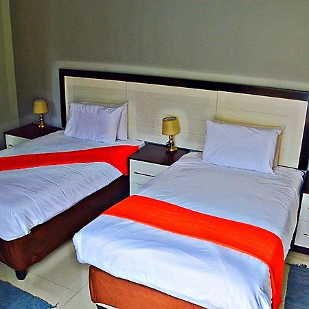 Bed and Breakfast Cosy Palms Габороне Экстерьер фото