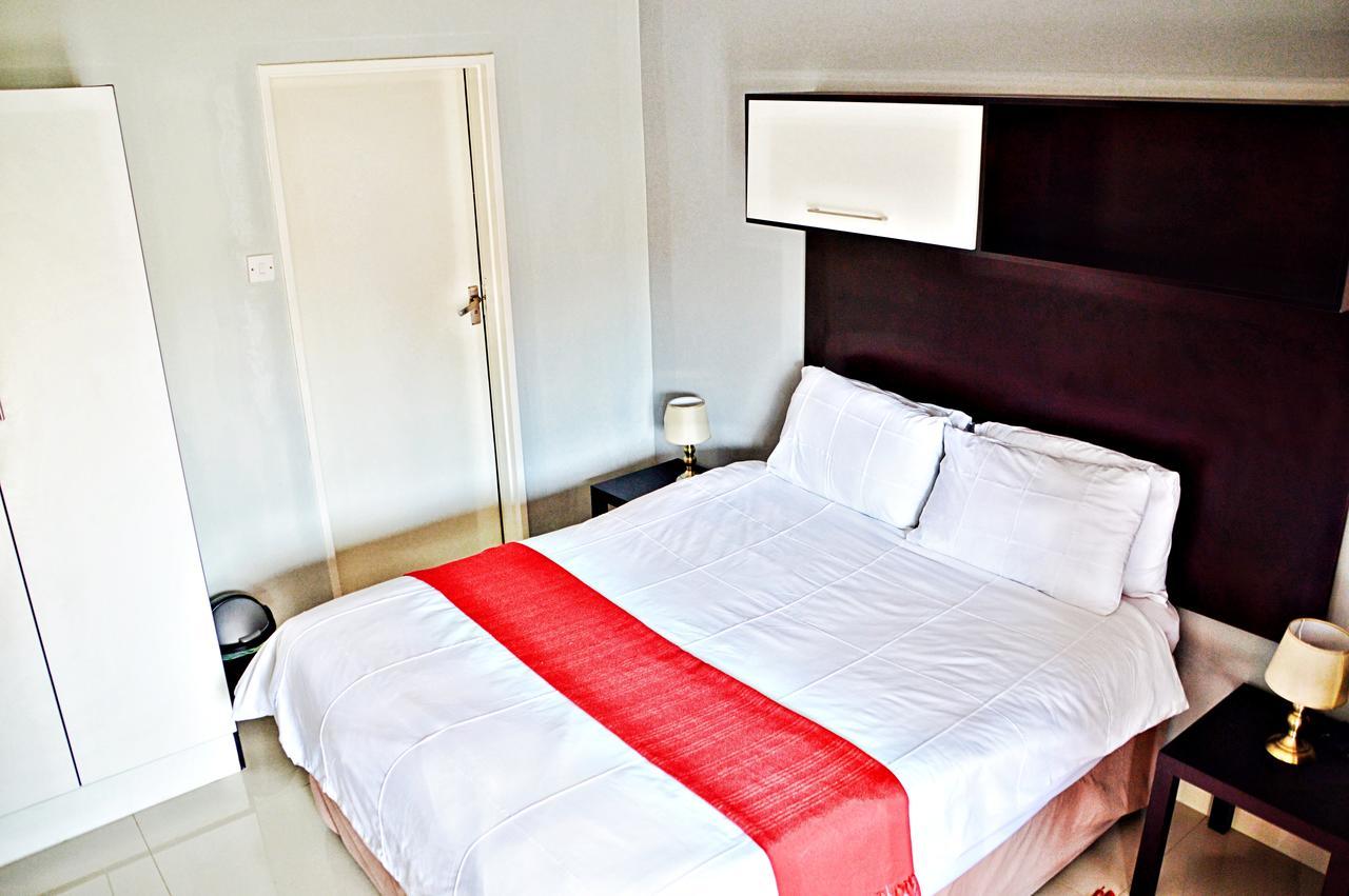 Bed and Breakfast Cosy Palms Габороне Экстерьер фото