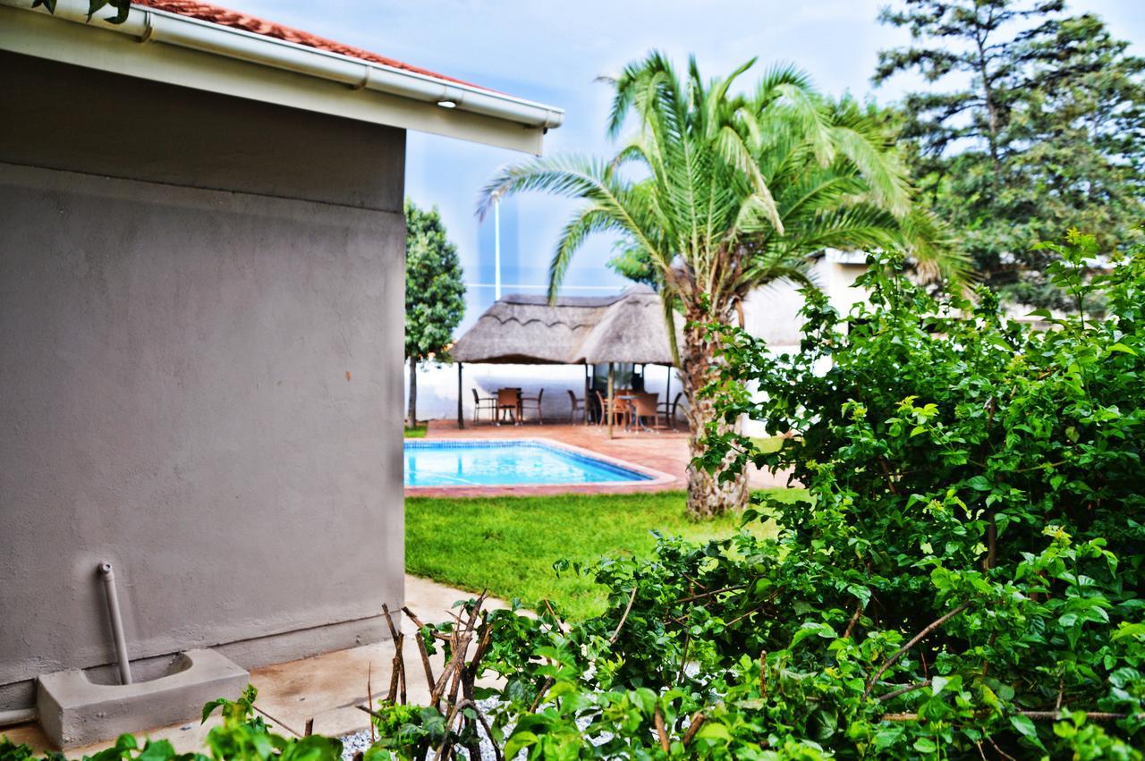 Bed and Breakfast Cosy Palms Габороне Экстерьер фото