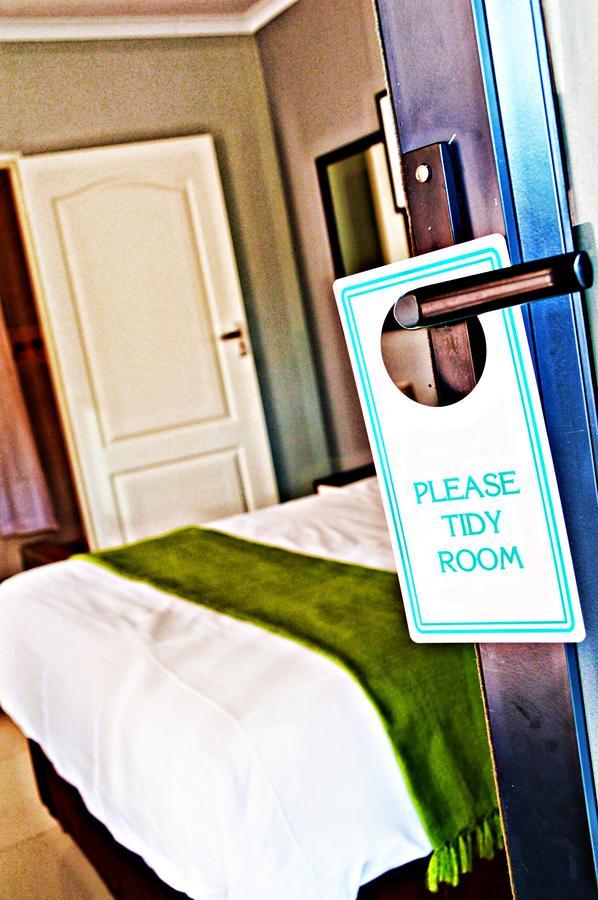 Bed and Breakfast Cosy Palms Габороне Экстерьер фото
